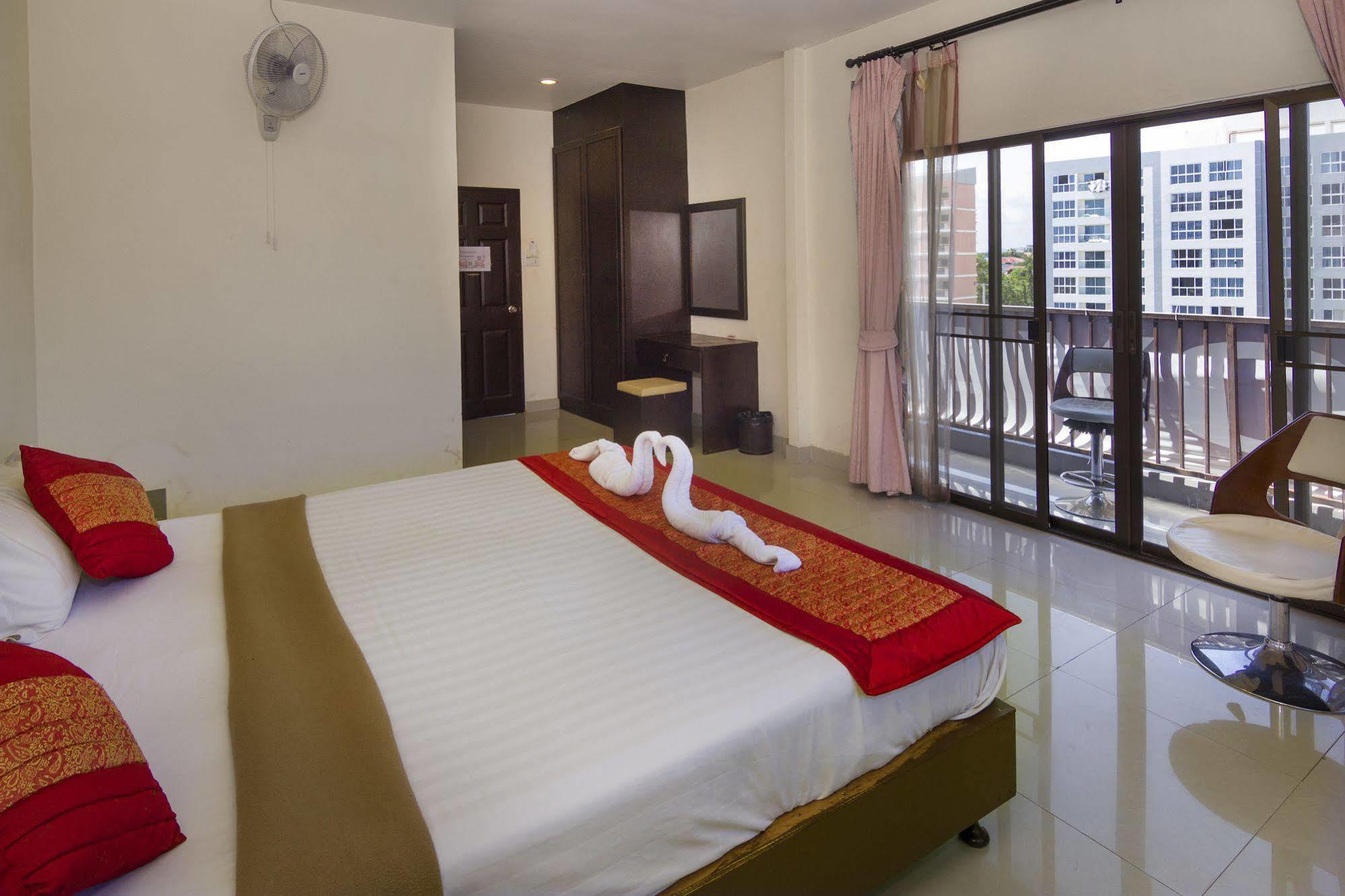 Royal Q & D Suites باتايا المظهر الخارجي الصورة