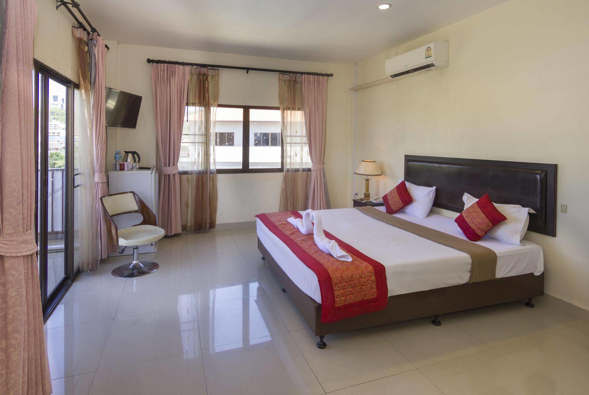 Royal Q & D Suites باتايا المظهر الخارجي الصورة