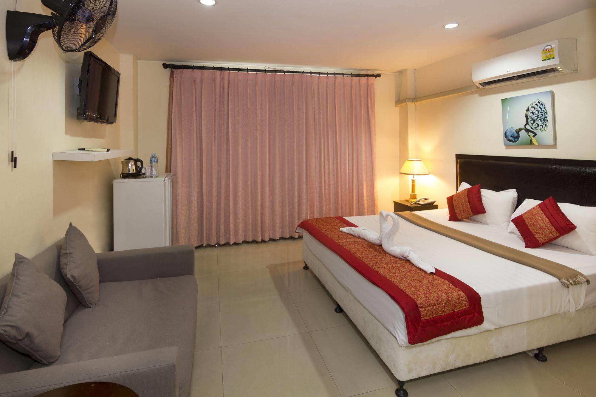 Royal Q & D Suites باتايا المظهر الخارجي الصورة